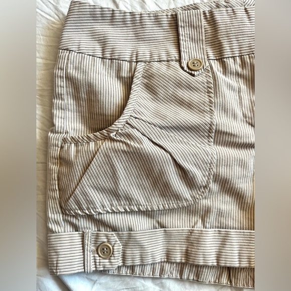 Studio Y Women's Tan Striped Shorts Size 7/8 - Picture 2 of 9